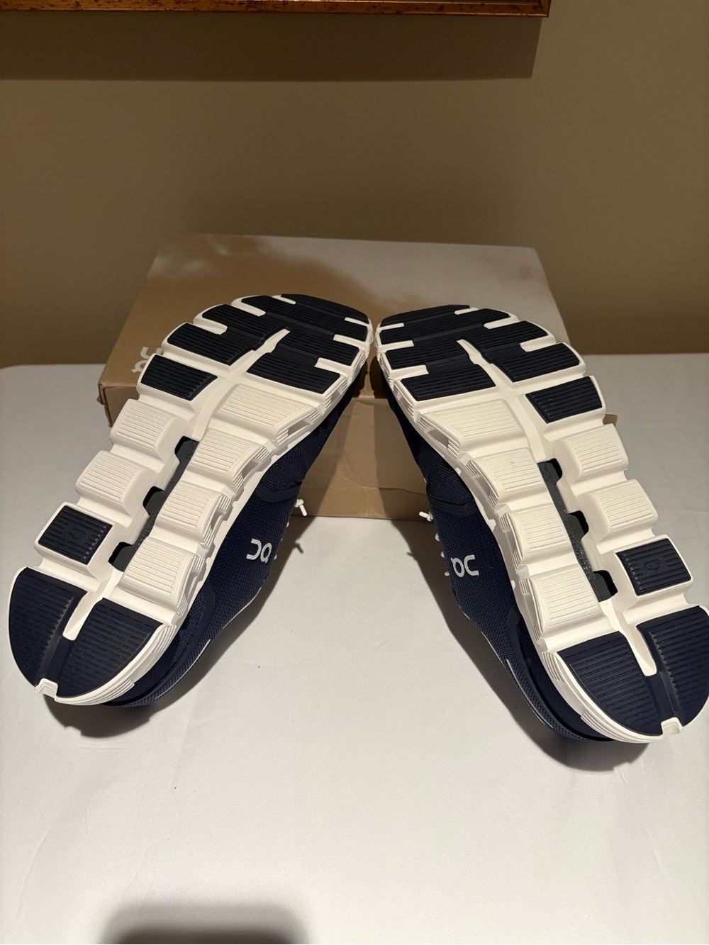 NWT- On Cloud 6 Men’s Midnight/White Sneakers - Picture 5 of 6